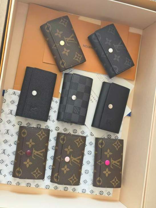 Picture of Louis Vuitton Wallets _SKUfw220573599fw